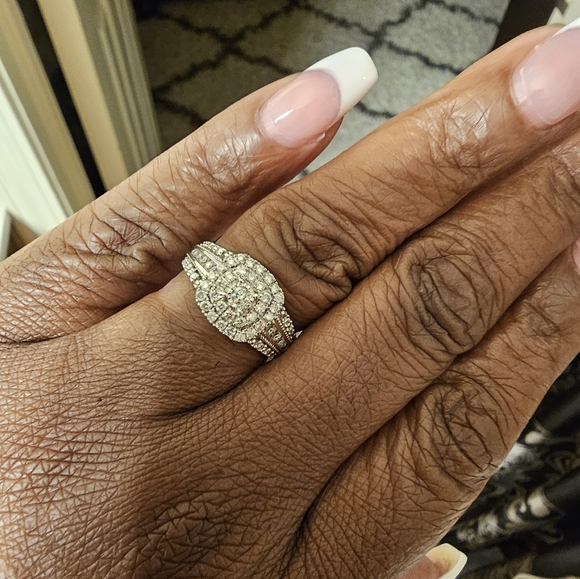 Engagement ring - Picture 5 of 7